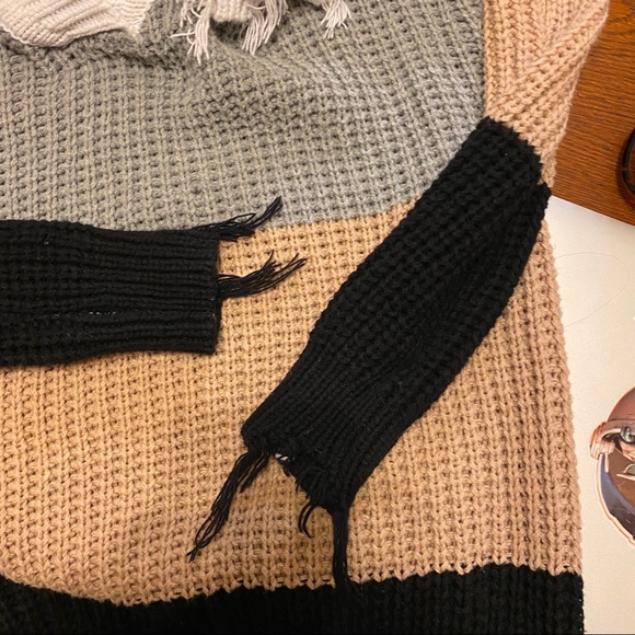 Andree by Unit ColorBlock Neutral Distress Sweater - Picture 16 of 16